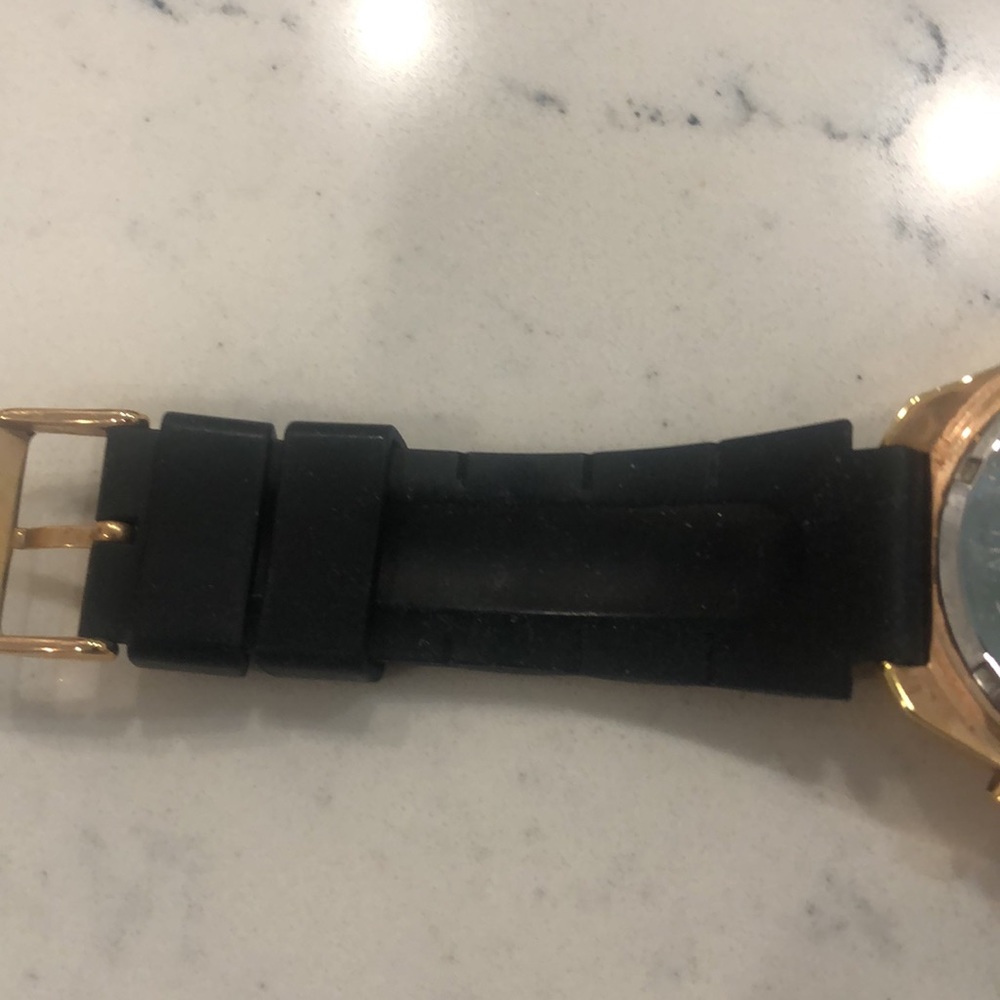 Slightly used unisex quartz watch brand Free look.needs battery - Picture 7 of 8